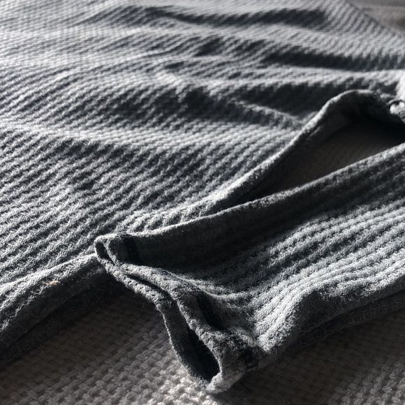 Knit grey v-neck sweater - Picture 3 of 4